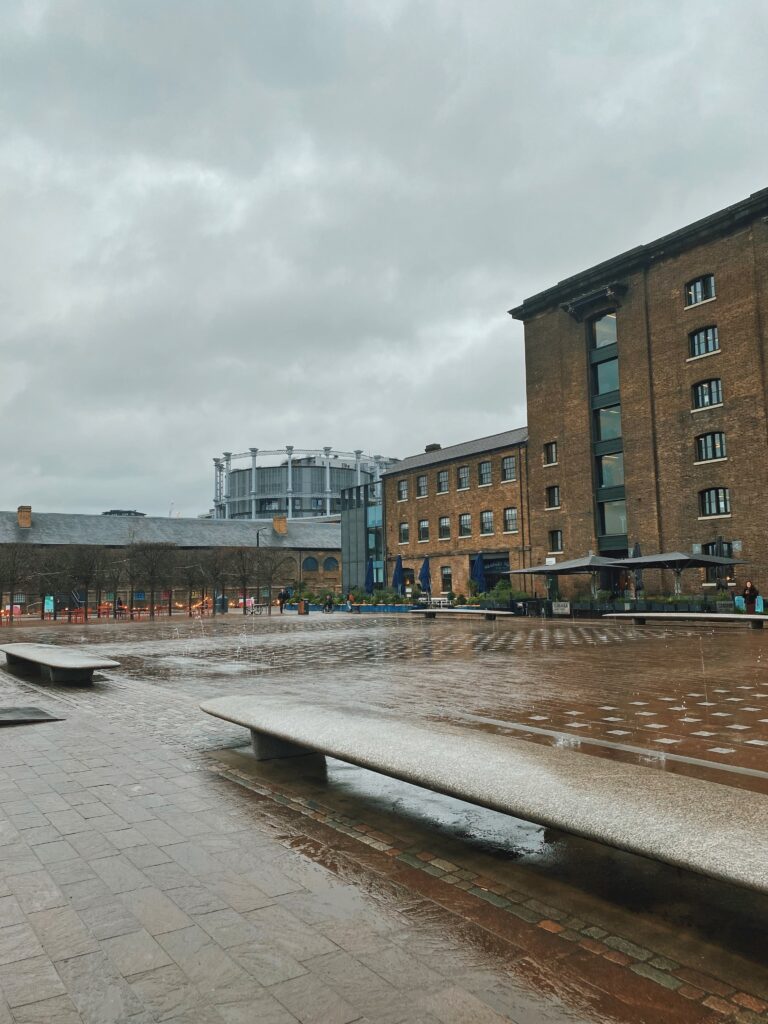 Granary Square overlooking the fountains