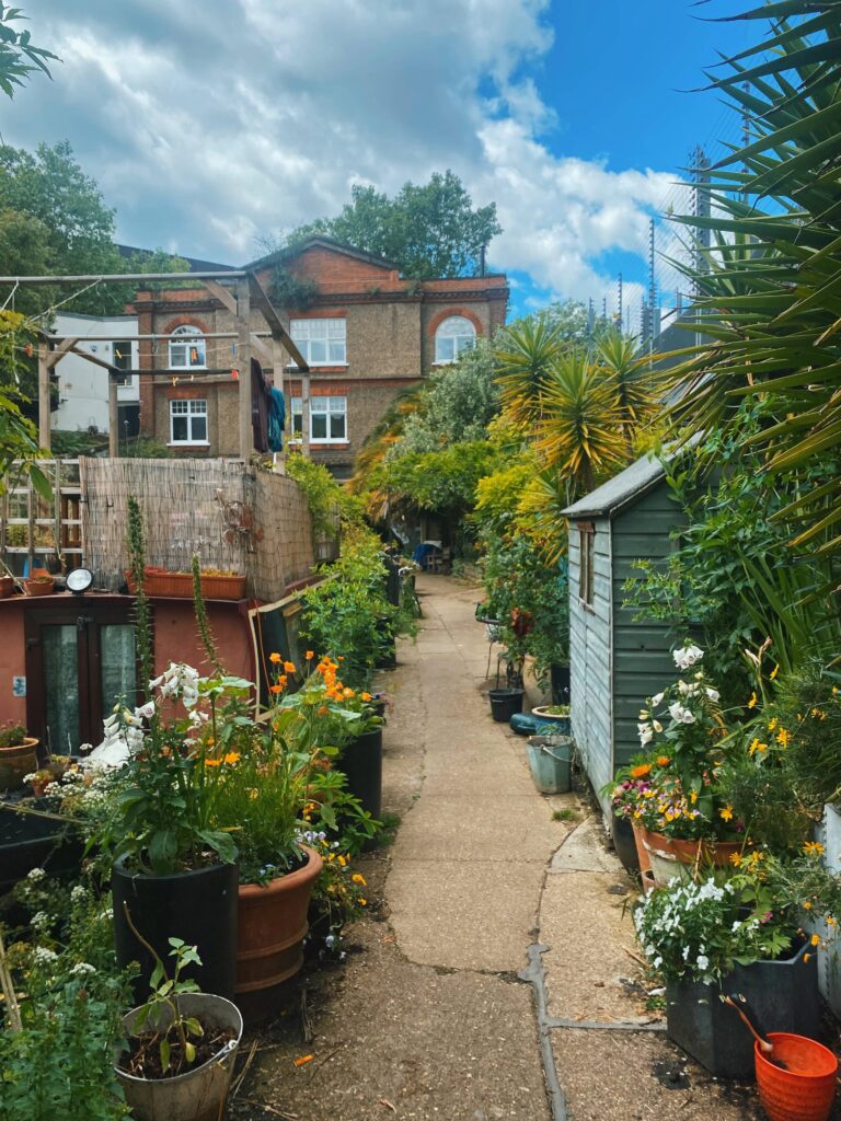 Regent's Canal Towpath at Lisson Grove Moorings