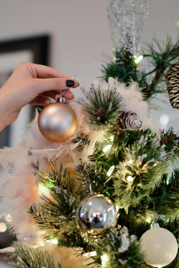 22 Christmas Tree Decor Ideas to Recreate
