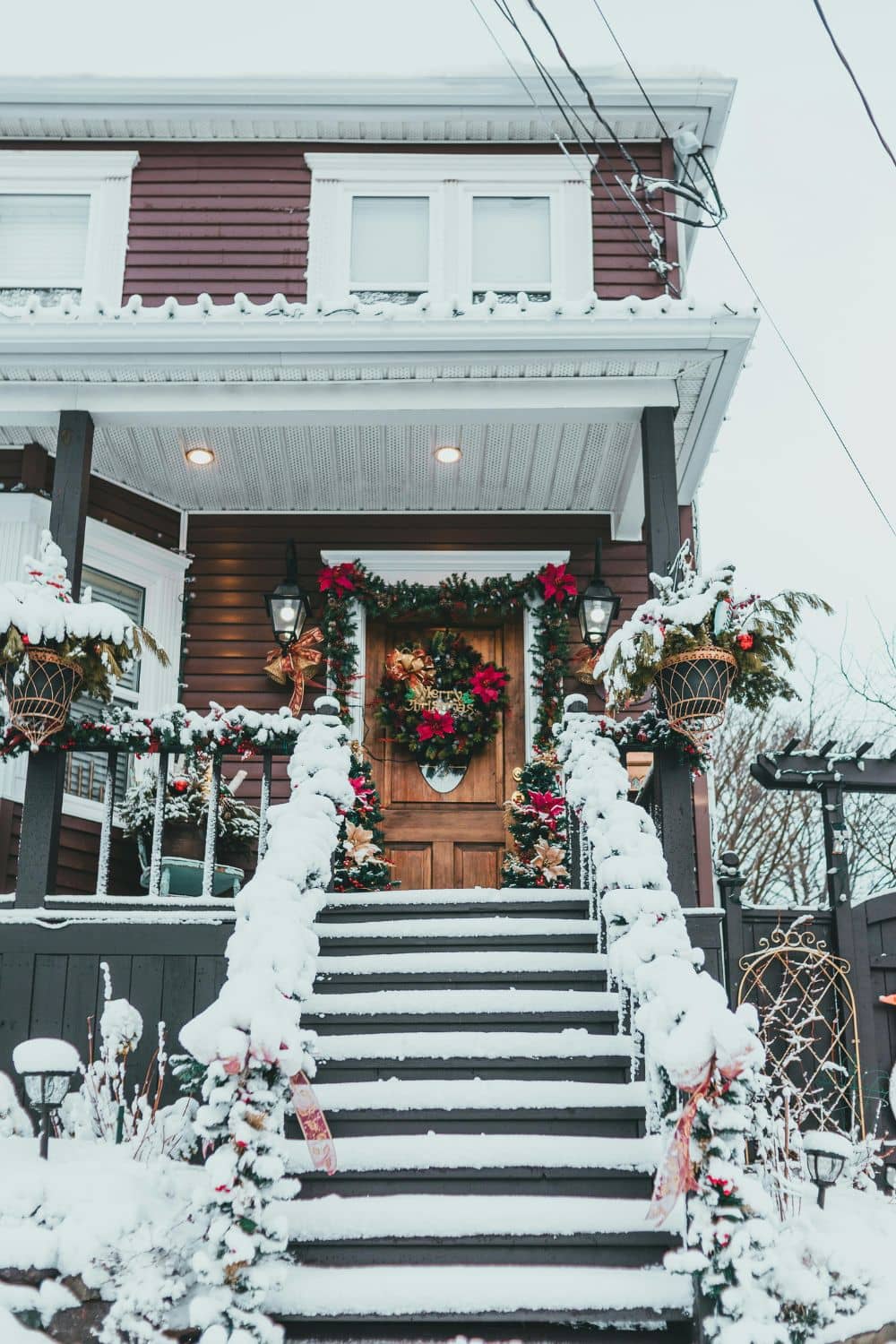 17 Beautiful Christmas Porch Decorating Ideas