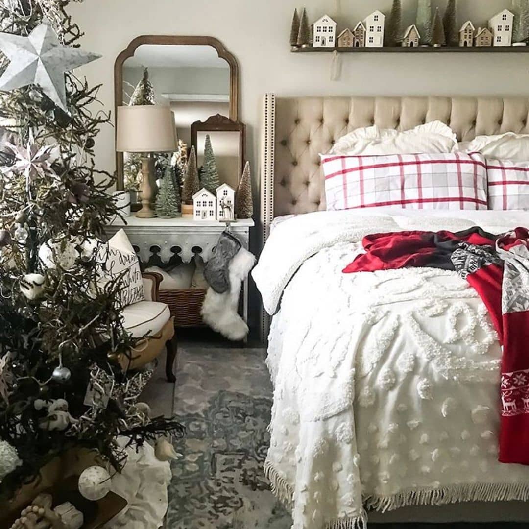 18 Beautiful Christmas Bedroom Decor Ideas