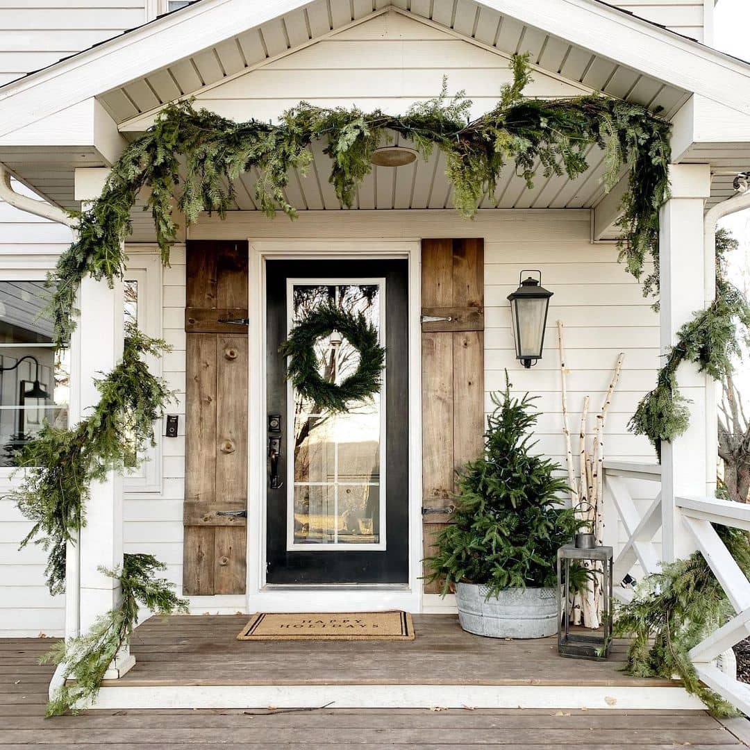 17 Beautiful Christmas Porch Decorating Ideas