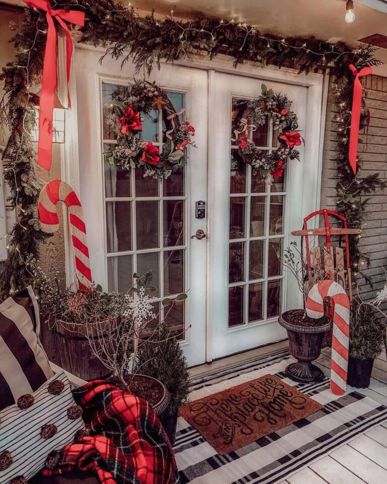 17 Beautiful Christmas Porch Decorating Ideas