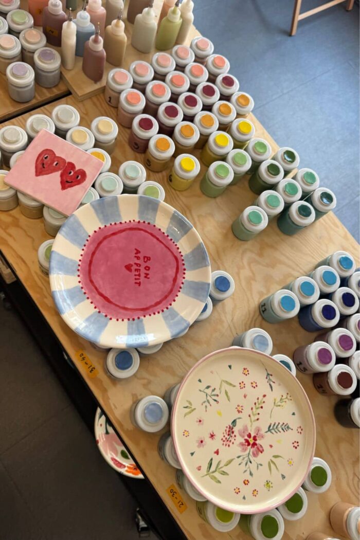 25 Cute Ceramic Plate Painting Ideas For Your Next Pottery Painting Night